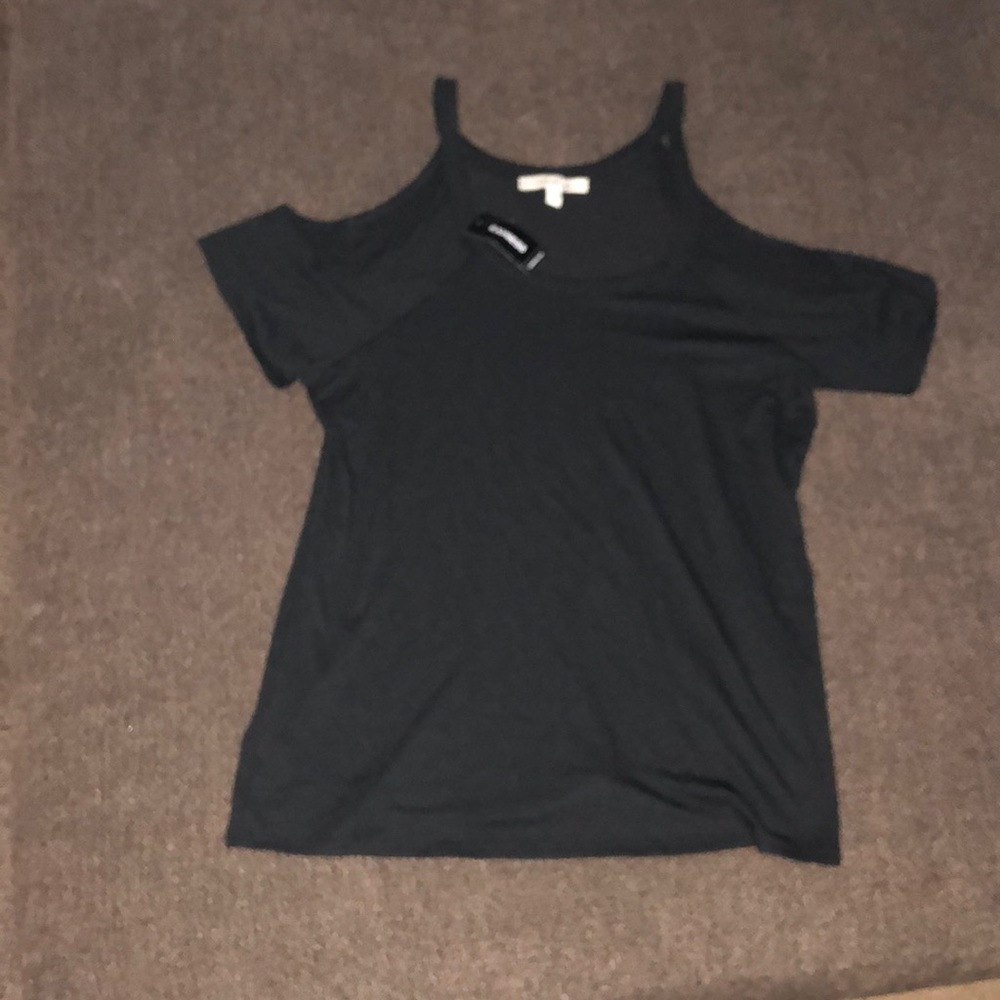 Express tee with cutout shoulders